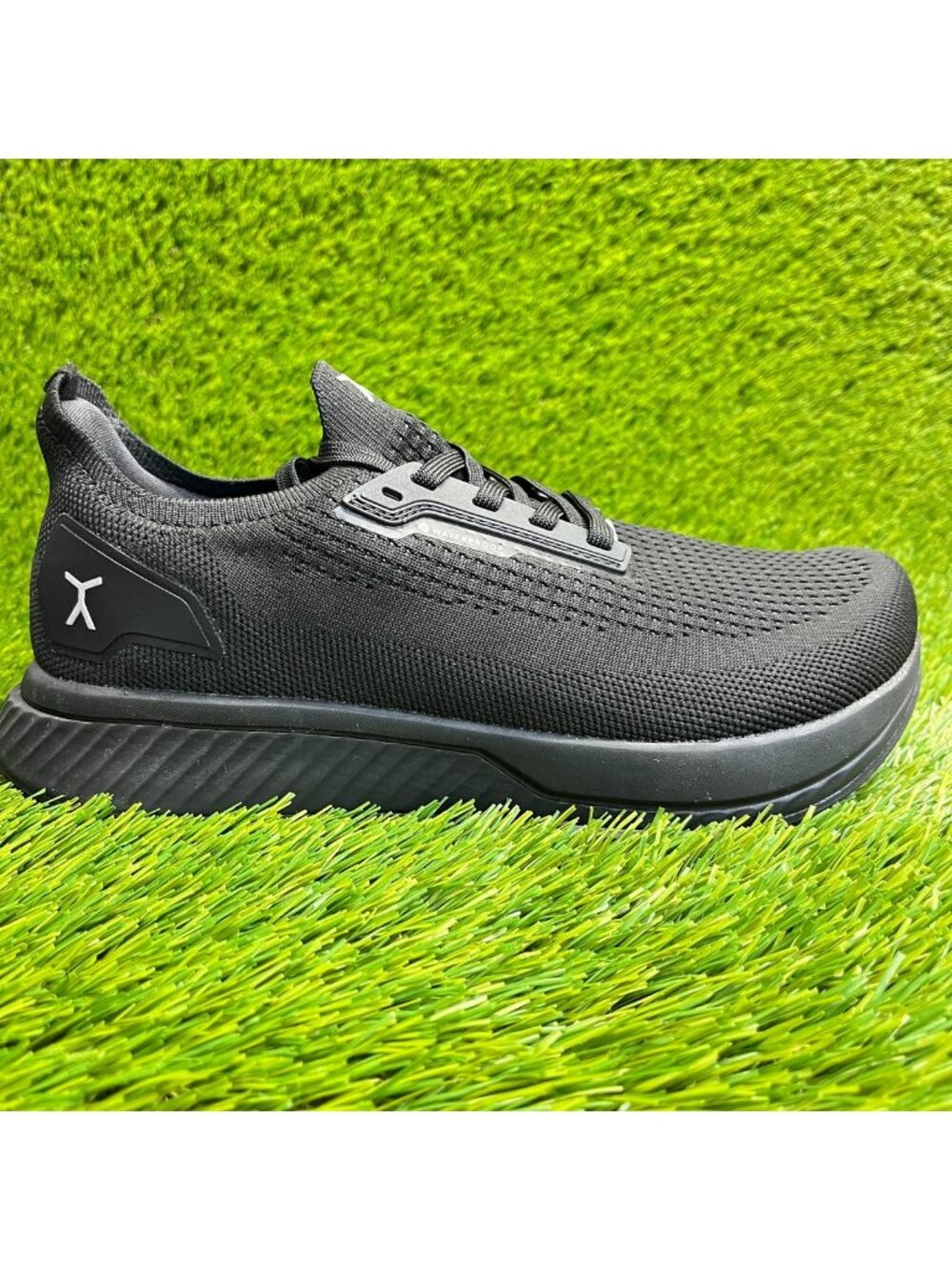 Flux Adapt Waterproof Runner Black Womens Size 9 Mens Size 7.5 Athletic Shoes